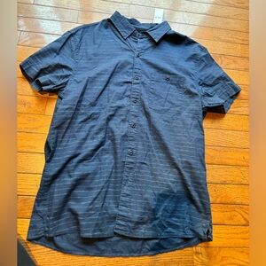 Men’s short sleeve button up